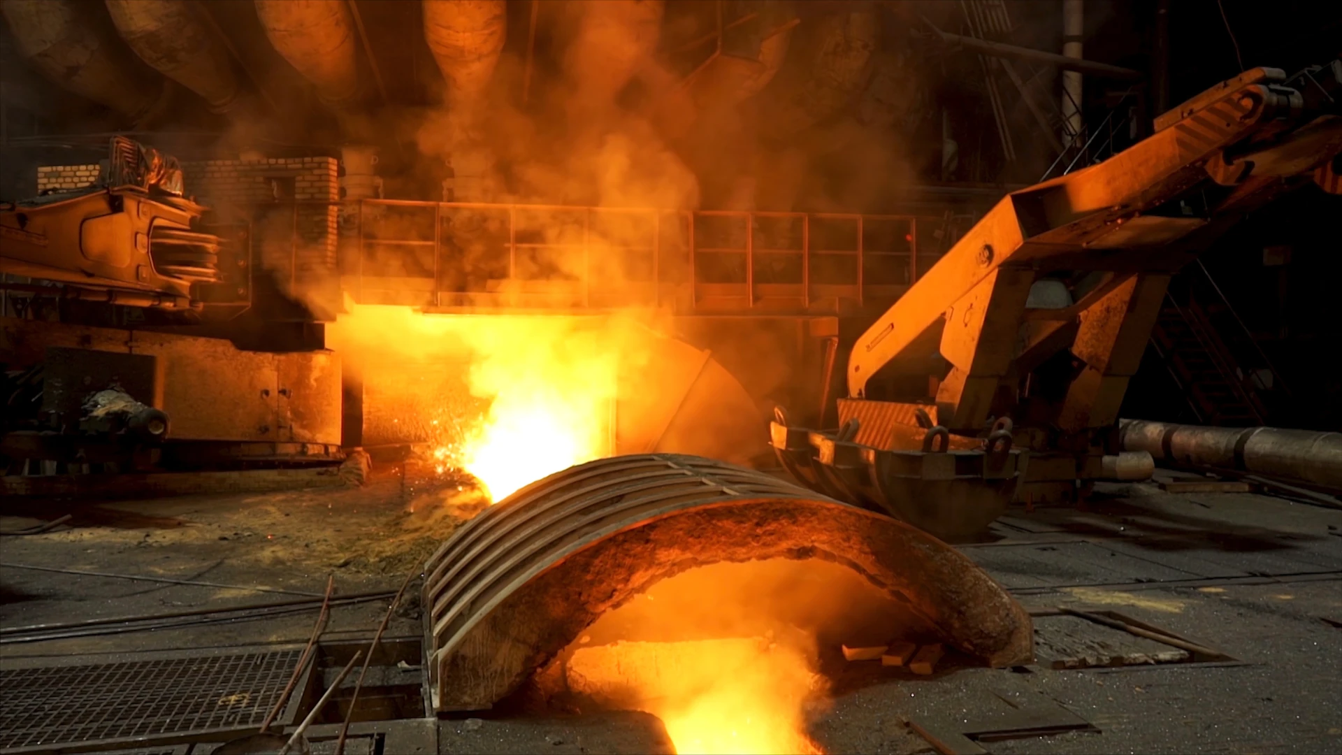 Metallurgical Coke Supplier – hot metal tapping process in a steel plant, industrial infrastructure using metallurgical coke in an advanced metallurgical process.