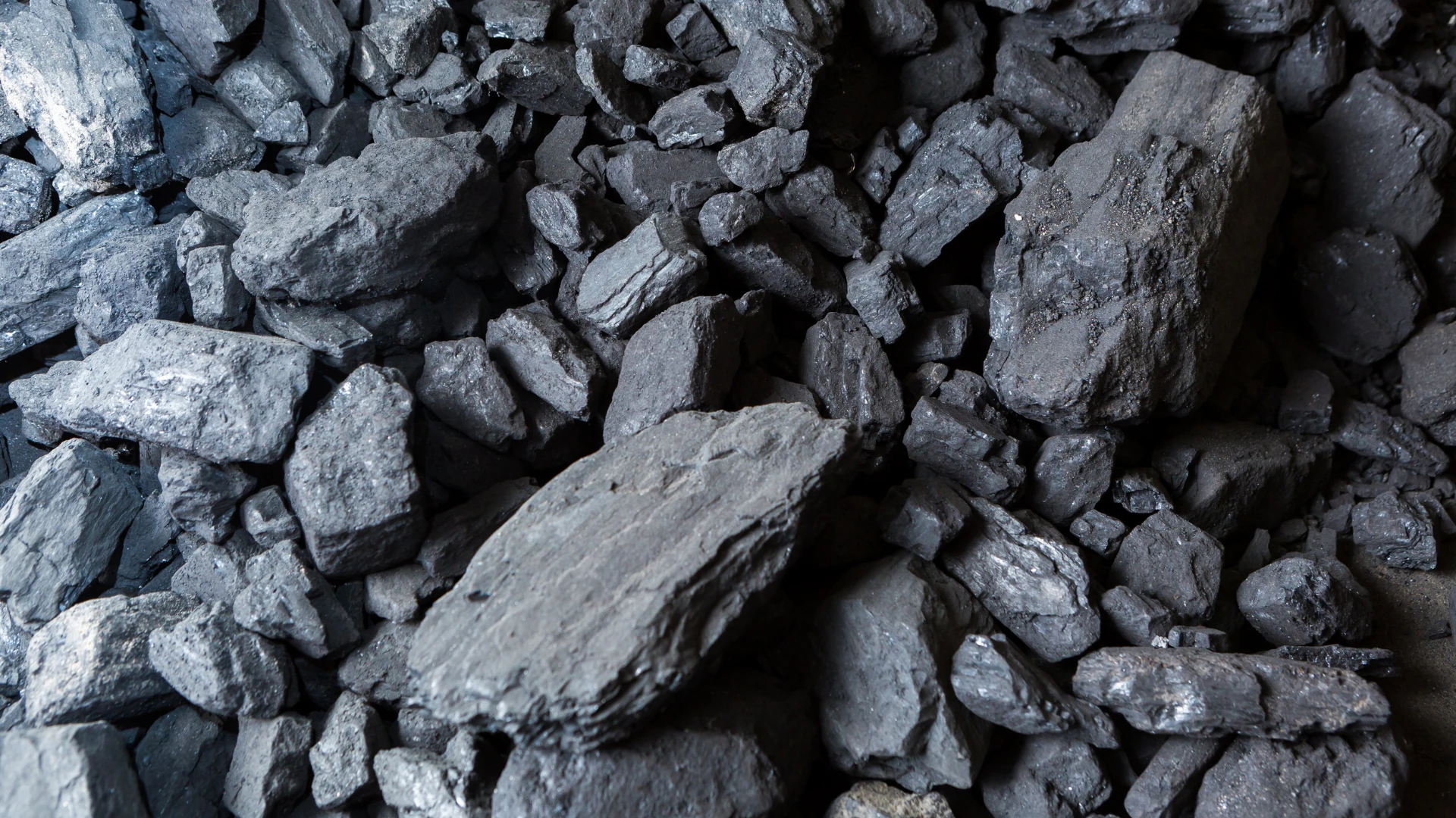 Low Phosphorus Coke Supplier – homogeneous low-phosphorus coke intended for metallurgical applications requiring high raw material quality.