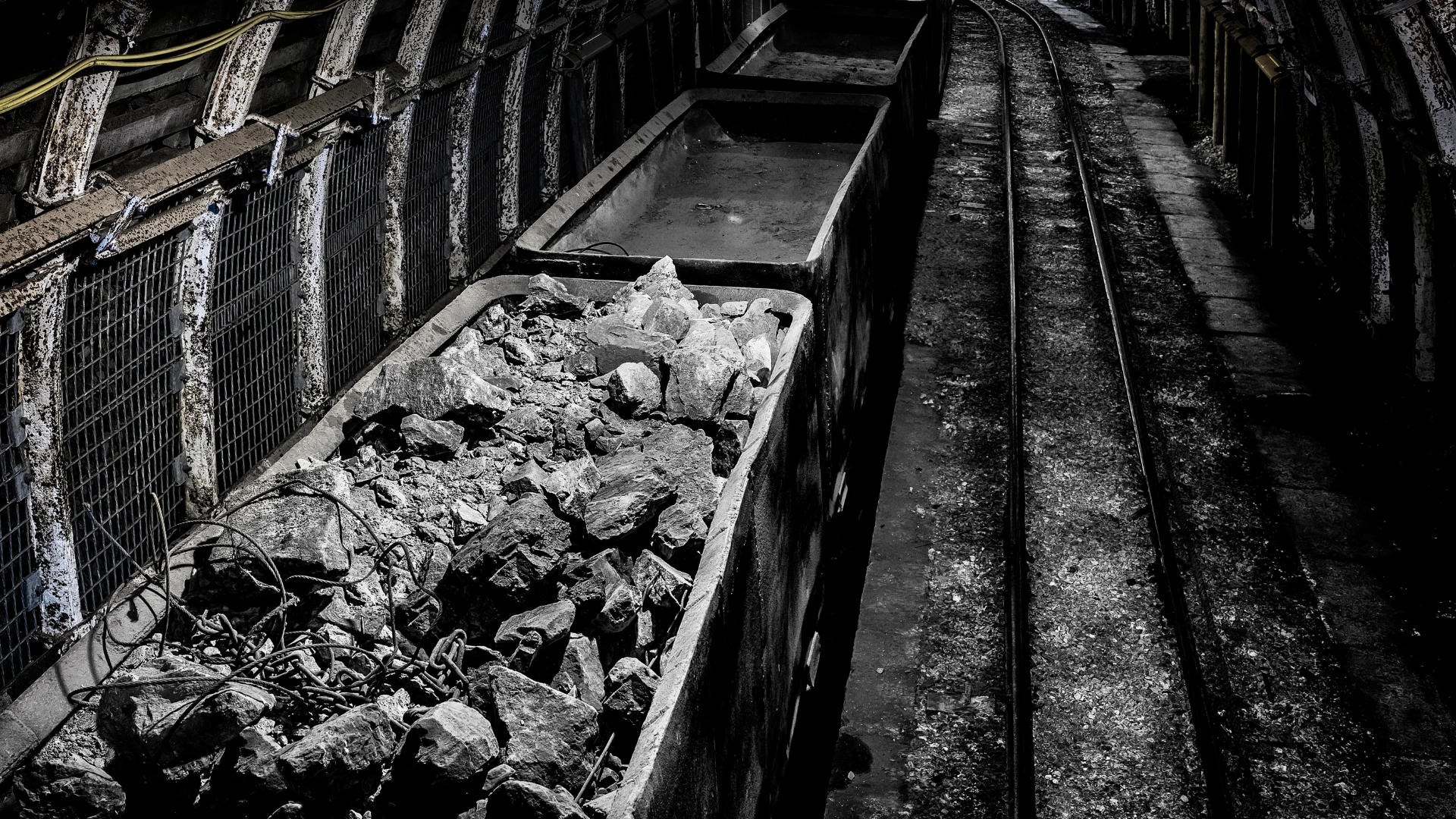 Coal supplier in Silesia – mining carts filled with coal in an underground mine, symbol of the region’s mining tradition and extraction industry.